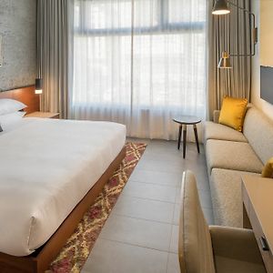 Deluxe King Room City View